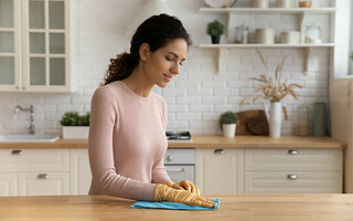 10 astuces pour nettoyer sa cuisine de façon plus économique