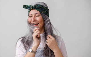 Cheveux gris ? On s’aime et on s’assume !