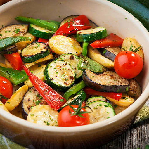 Poivrons, tomates, courgettes… ce plat ensoleillé va vous régaler 🍅
