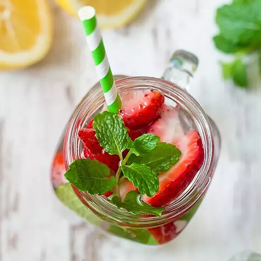 15 recettes de « detox water » qui font un malheur