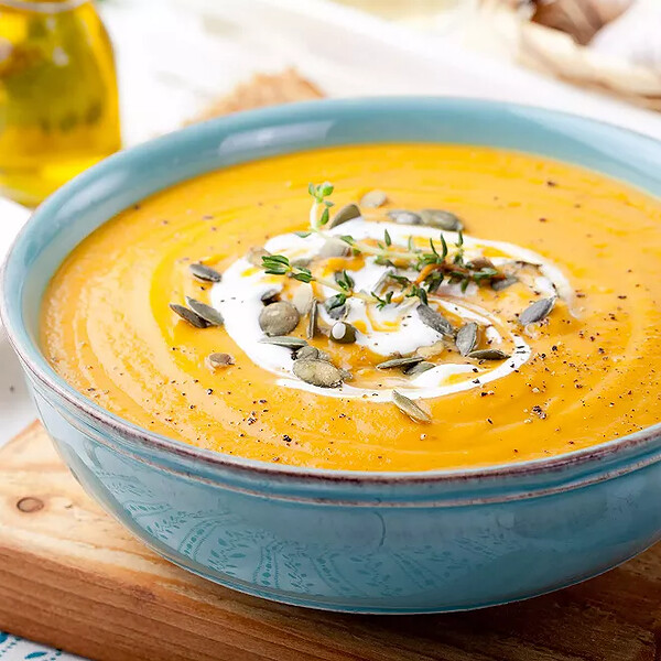 30 soupes et veloutés légers pour un début de repas festif !
